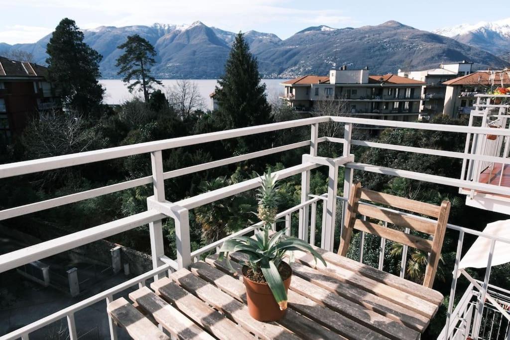 Studio With Lake And Montains Views Free Parking Luino Exterior photo